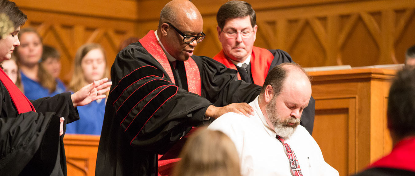 https://www.churchleadership.com/wp-content/uploads/2016/03/conference-2014_-88-crop-u4653052.jpg