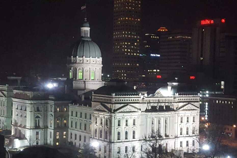https://commons.wikimedia.org/wiki/File:Indiana_Statehouse_at_night.jpg